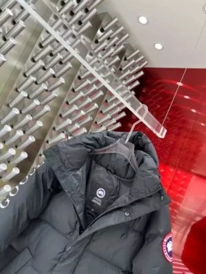 Canada-Goose-Parka-CG052-2.webp