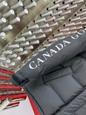 Canada-Goose-Parka-CG052-5.webp