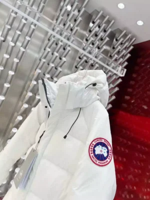 Canada-Goose-Parka-CG053-5.webp