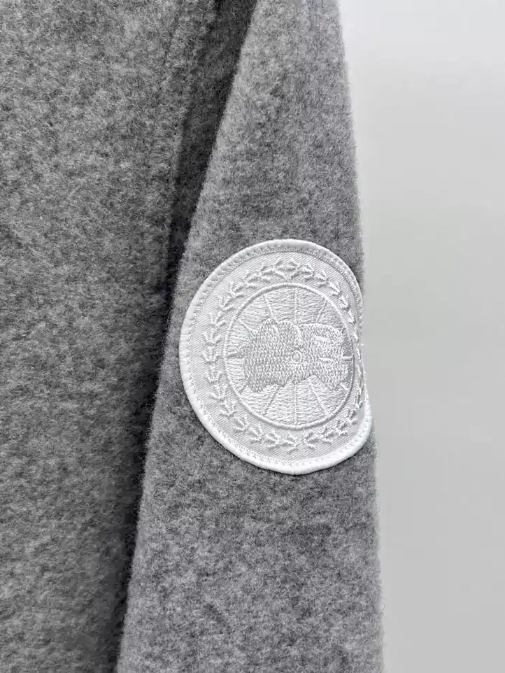 Canada-Goose-Severn-Fleece-Half-Zip-Sweater-CG013-8.webp