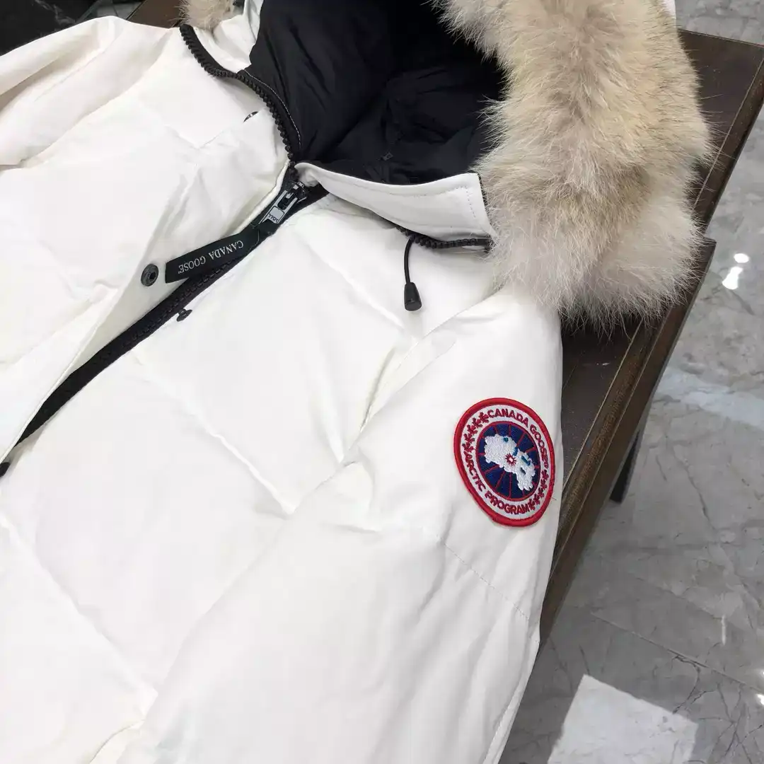 Canada-Goose-Shelburne-Parka-CG059-5.webp