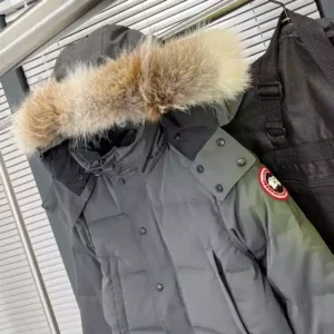 Canada-Goose-Wyndham-Parka-Heritage-CG026-2.webp