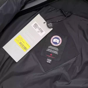 Canada-Goose-Wyndham-Parka-Heritage-CG027-3.webp