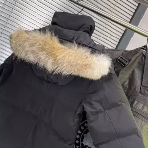 Canada-Goose-Wyndham-Parka-Heritage-CG027-5.webp