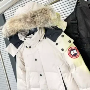 Canada-Goose-Wyndham-Parka-Heritage-CG029-1.webp