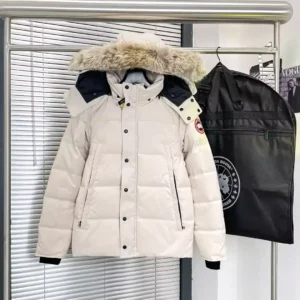 Canada-Goose-Wyndham-Parka-Heritage-CG029.webp