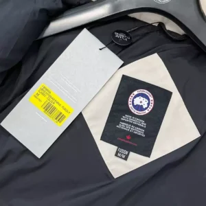Canada-Goose-Wyndham-Parka-Heritage-CG029-5.webp