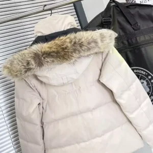 Canada-Goose-Wyndham-Parka-Heritage-CG029-6.webp