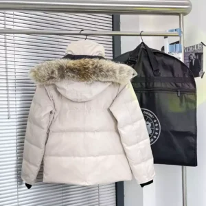 Canada-Goose-Wyndham-Parka-Heritage-CG029-7.webp