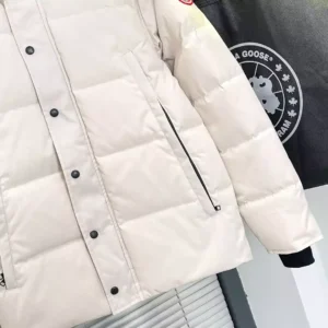Canada-Goose-Wyndham-Parka-Heritage-CG029-8.webp