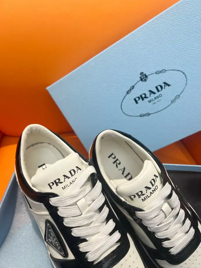DOWNTOWN-LEATHER-SNEAKERS-IN-WHITE-AND-LACQUER-BLACK-PRD008-10.webp