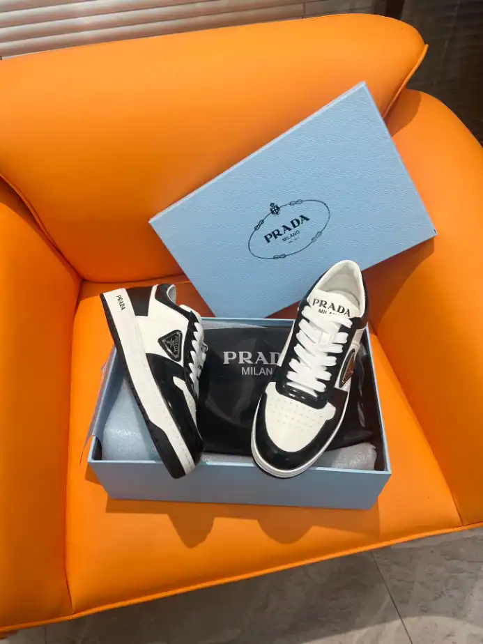 DOWNTOWN-LEATHER-SNEAKERS-IN-WHITE-AND-LACQUER-BLACK-PRD008-4.webp