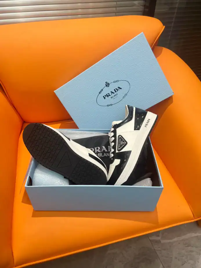DOWNTOWN-LEATHER-SNEAKERS-IN-WHITE-AND-LACQUER-BLACK-PRD008-5.webp