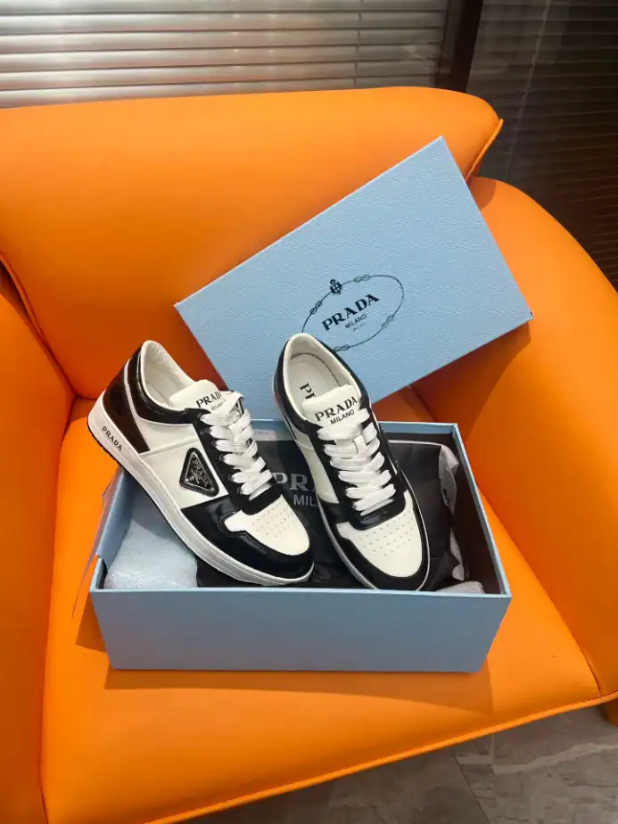 DOWNTOWN-LEATHER-SNEAKERS-IN-WHITE-AND-LACQUER-BLACK-PRD008-6.webp