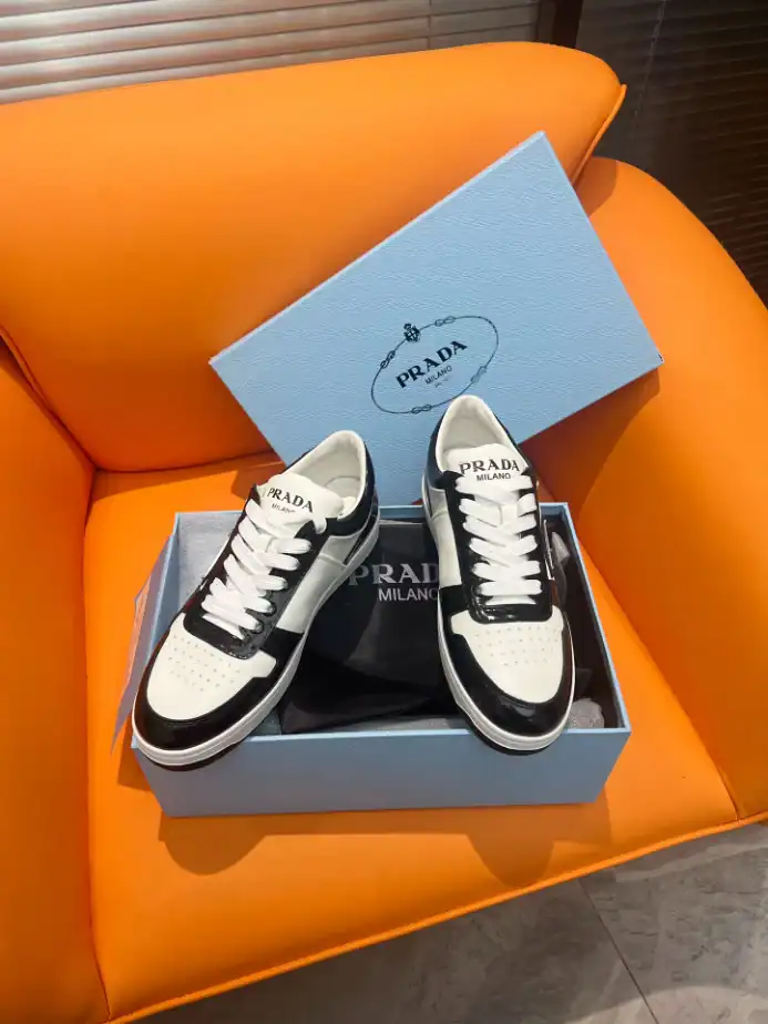 DOWNTOWN-LEATHER-SNEAKERS-IN-WHITE-AND-LACQUER-BLACK-PRD008-9.webp