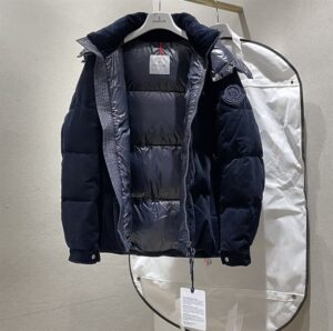 MONCLER-JACKET-MJ025-1-2.jpg