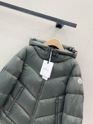 MONCLER-JACKET-MJ027-1-3.jpg