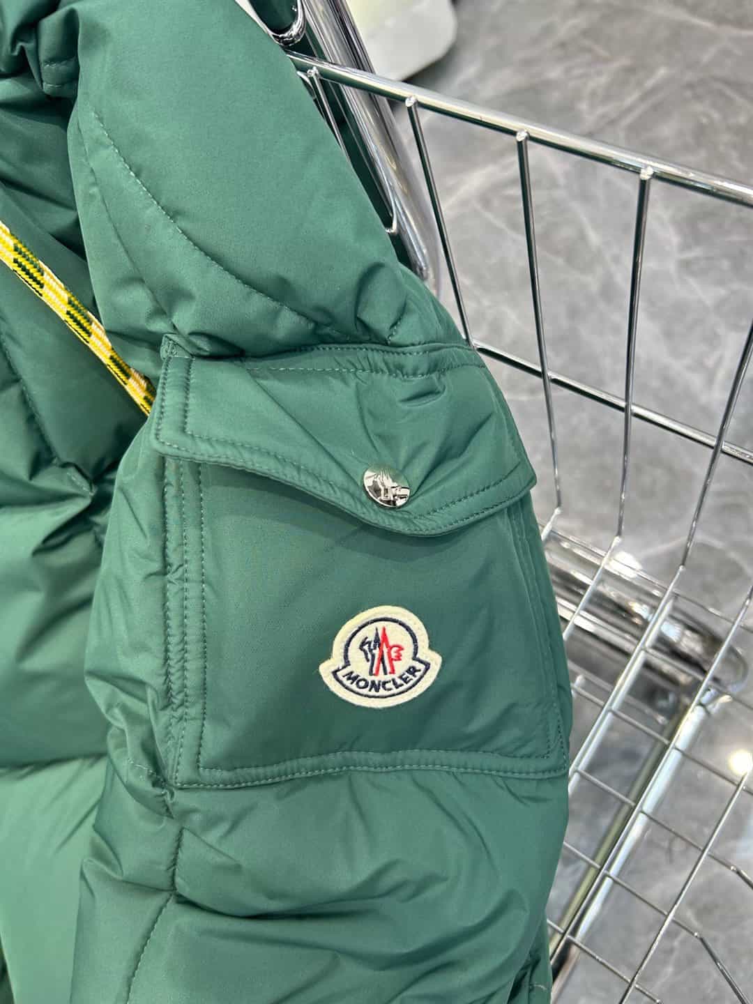 MONCLER-JACKET-MJ053-1-3.jpg
