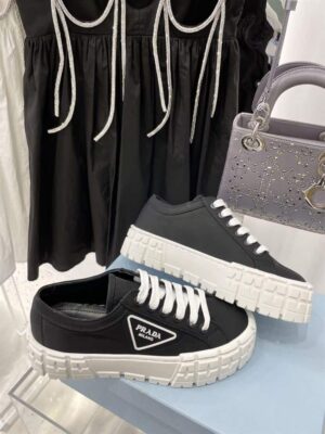 PRADA-DOUBLE-WHEEL-RE-NYLON-GABARDINE-SNEAKERS-BLACK-PRD086-5.jpg