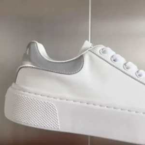PRADA-LEATHER-LOW-TOP-SNEAKERS-PRD062-7.webp
