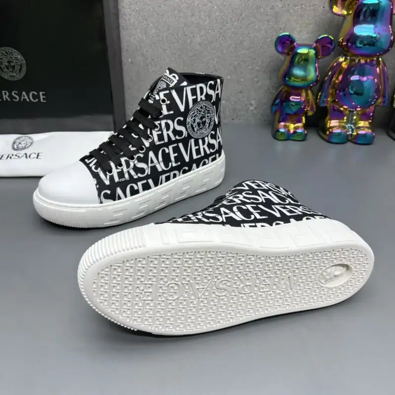 VERSACE-LA-GRECA-LOGO-PRINT-HIGH-TOP-SNEAKER-VS66-1.webp