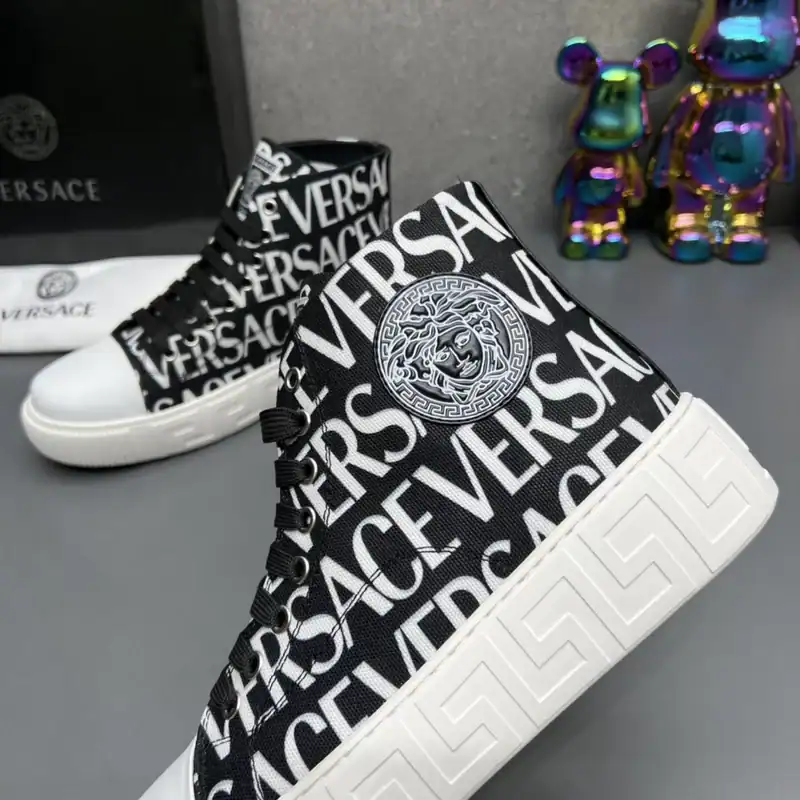 VERSACE-LA-GRECA-LOGO-PRINT-HIGH-TOP-SNEAKER-VS66-2.webp
