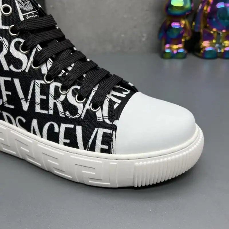 VERSACE-LA-GRECA-LOGO-PRINT-HIGH-TOP-SNEAKER-VS66-3.webp