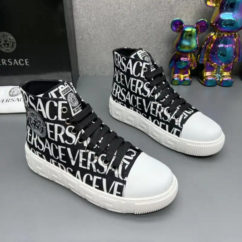 VERSACE-LA-GRECA-LOGO-PRINT-HIGH-TOP-SNEAKER-VS66-4.webp