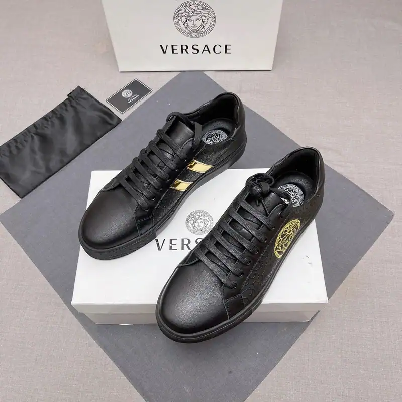 VERSACE-SNEAKERS-VS61-3.webp