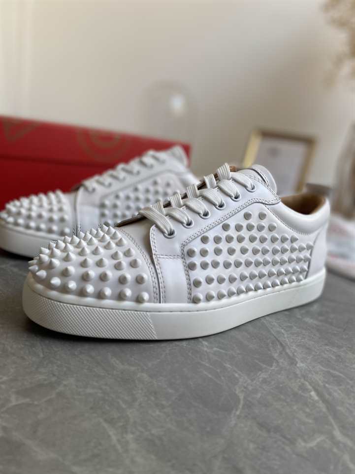 CHRISTIAN LOUBOUTIN LOW TOP SNEAKER