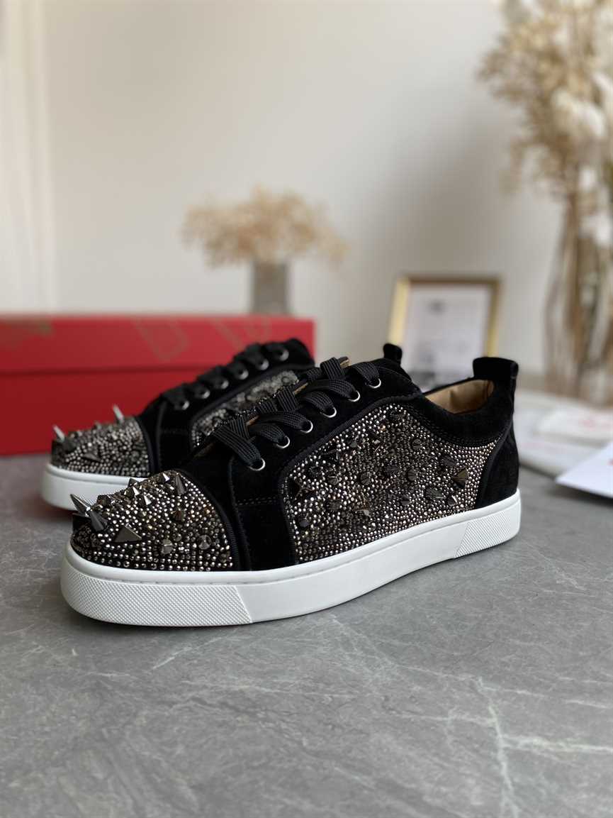 CHRISTIAN LOUBOUTIN LOW TOP SNEAKER